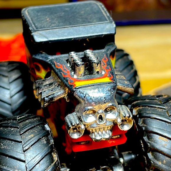 Bone Shaker - Picture 2 of 3